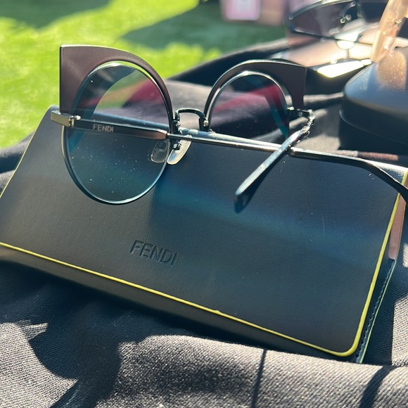 Fendi Sunglasses - Picture 2 of 3